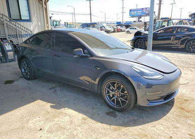 2022 Tesla Model 3, daño Lateral, Copart lote 68689496, foto 4 de 13