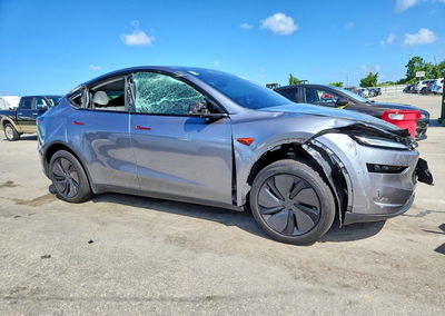 2026 Tesla Model Y, daño Frontal, Copart lote 69283086, foto 4 de 12