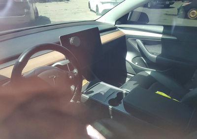 2022 Tesla Model 3, daño Lateral, Copart lote 68689496, foto 9 de 13