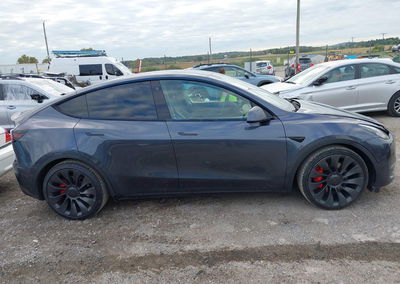 2022 Tesla Model Y Performance Dual Motor All-wheel Drive, daño Electrical, Iaai lote 46231414, foto 13 de 18