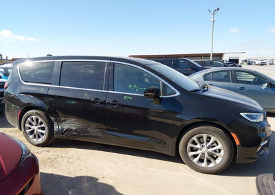 2026 Chrysler Pacifica Limited, daño Lateral derecho, Iaai lote 46426967, foto 13 de 18