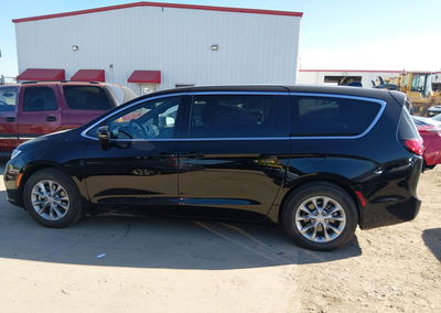 2026 Chrysler Pacifica Limited, daño Lateral derecho, Iaai lote 46426967, foto 14 de 18
