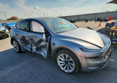 2026 Tesla Model Y, daño Lateral, Copart lote 69067876, foto 4 de 14