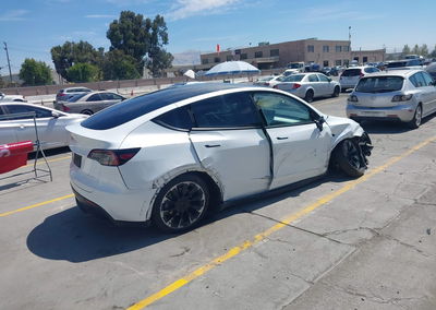 2023 Tesla Model Y Awd/long Range Dual Motor All-wheel Drive, daño Frontal derecho, Iaai lote 45904354, foto 4 de 19