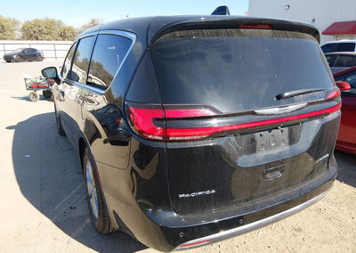 2026 Chrysler Pacifica Limited, daño Lateral derecho, Iaai lote 46426967, foto 3 de 18
