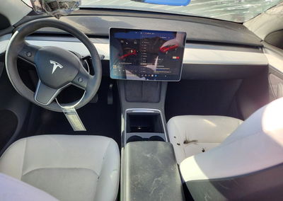 2023 Tesla Model Y, daño Lateral, Copart lote 73977316, foto 8 de 12