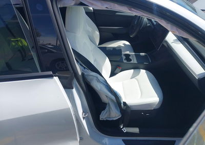 2023 Tesla Model Y Awd/long Range Dual Motor All-wheel Drive, daño Frontal derecho, Iaai lote 45904354, foto 5 de 19