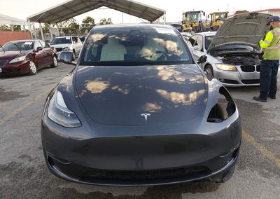 2023 Tesla Model Y Awd/long Range Dual Motor All-wheel Drive, daño Frontal izquierdo, Iaai lote 46063947, foto 13 de 20