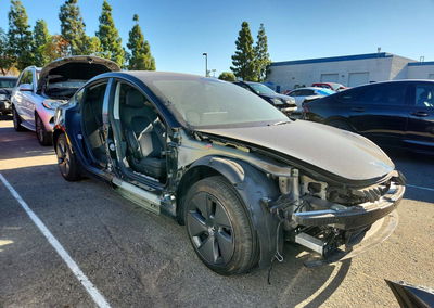 2023 Tesla Model 3, daño Lateral, Copart lote 68230216, foto 4 de 13