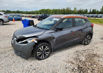 2020 Nissan Kicks Sv, daño Frontal, Copart lote 70454386