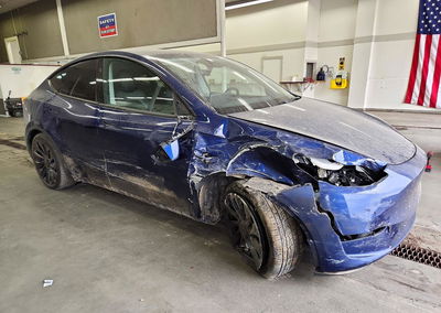 2023 Tesla Model Y, daño Frontal, Copart lote 73702546, foto 4 de 14