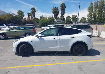 2023 Tesla Model Y Awd/long Range Dual Motor All-wheel Drive, daño Frontal derecho, Iaai lote 45904354, foto 15 de 19