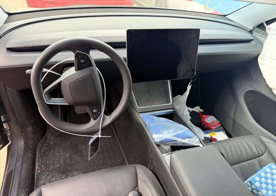 2026 Tesla Model Y, daño Lateral, Copart lote 69067876, foto 8 de 14