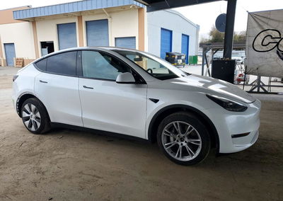 2023 Tesla Model Y, daño Trasero, Copart lote 73376096, foto 4 de 15