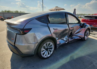 2026 Tesla Model Y, daño Lateral, Copart lote 69067876, foto 3 de 14