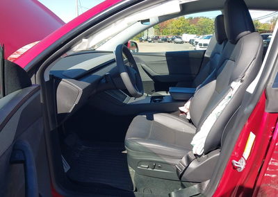 2026 Tesla Model Y All-wheel Drive/long Range Launch Series/premium All-wheel Drive, Left Side damage, Iaai lot 46290075,