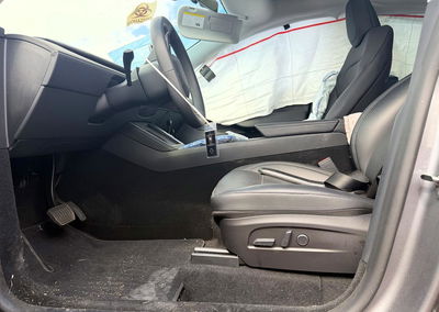 2026 Tesla Model Y, daño Lateral, Copart lote 69067876, foto 7 de 14