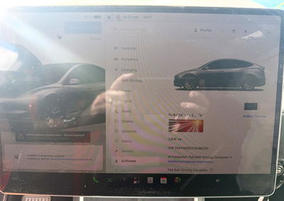 2026 Tesla Model Y, daño Lateral, Copart lote 69067876, foto 9 de 14