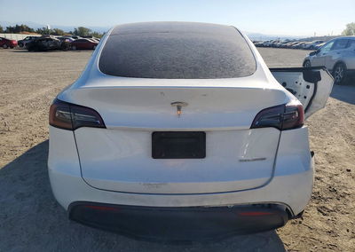 2023 Tesla Model Y, daño Trasero, Copart lote 71847106, foto 6 de 12