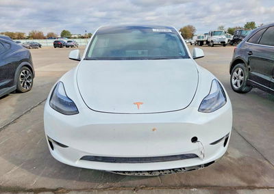 2024 Tesla Model Y, daño Trasero, Copart lote 71022186, foto 5 de 12