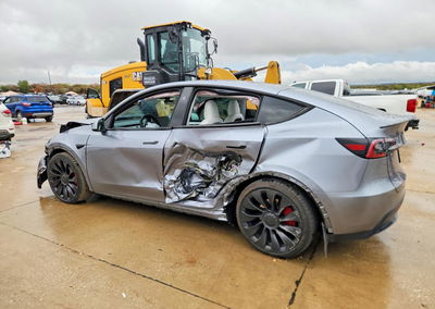 2024 Tesla Model Y, daño Frontal, Copart lote 69462076, foto 2 de 14
