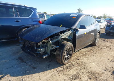 2026 Tesla Model Y Premium Rear-wheel Drive/rear-wheel Drive, daño Frontal, Iaai lote 46164900, foto 2 de 20