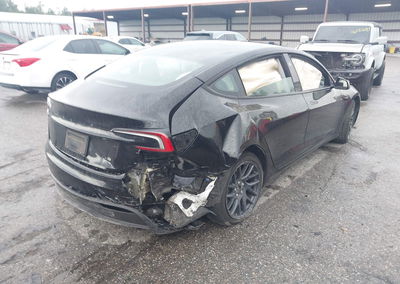 2026 Tesla Model 3, daño Trasero derecho, Iaai lote 46052964, foto 4 de 14