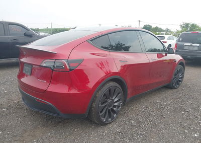 2024 Tesla Model Y Long Range Dual Motor All-wheel Drive, daño Inundación, Iaai lote 45824602, foto 4 de 16