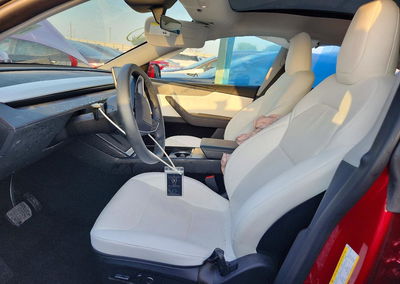 2026 Tesla Model Y, daño Lateral, Copart lote 49902146, foto 7 de 14