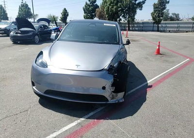2025 Tesla Model Y, daño Frontal, Copart lote 69766886, foto 13 de 14