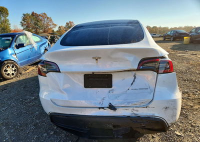 2023 Tesla Model Y, daño Trasero, Copart lote 73898906, foto 6 de 12