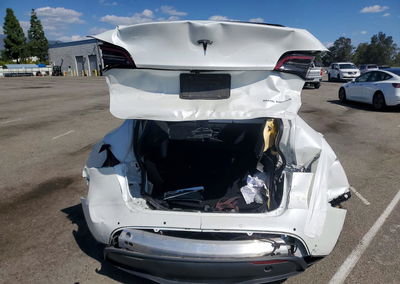 2022 Tesla Model Y, daño Trasero, Copart lote 72961886, foto 6 de 14