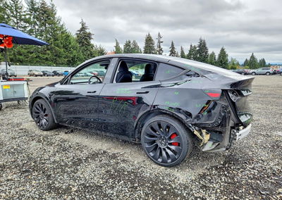 2025 Tesla Model Y, daño Trasero, Copart lote 70657506, foto 2 de 14