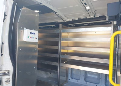2025 Ford Transit-150, daño Trasero, Iaai lote 46041407, foto 8 de 16