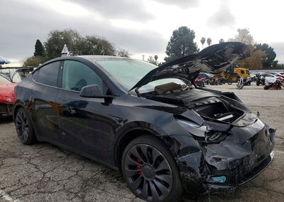2025 Tesla Model Y, daño Frontal, Copart lote 98965205, foto 4 de 14
