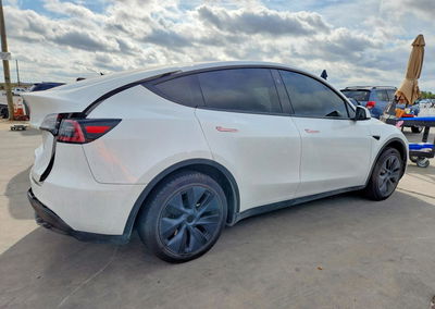 2024 Tesla Model Y, daño Trasero, Copart lote 71022186, foto 3 de 12