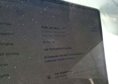 2026 Tesla Model Y, daño Lateral, Copart lote 66860836, foto 9 de 14