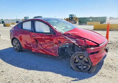2026 Tesla Model Y, daño Lateral, Copart lote 66860836, foto 4 de 14
