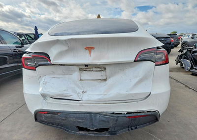 2024 Tesla Model Y, daño Trasero, Copart lote 71022186, foto 6 de 12