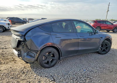 2026 Tesla Model Y, daño Trasero, Copart lote 70513096, foto 3 de 15