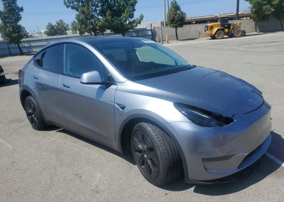 2025 Tesla Model Y, daño Frontal, Copart lote 69766886, foto 4 de 14