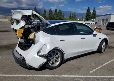 2022 Tesla Model Y, daño Trasero, Copart lote 72961886, foto 3 de 14