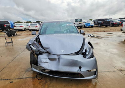 2024 Tesla Model Y, daño Frontal, Copart lote 69462076, foto 5 de 14