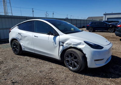 2024 Tesla Model Y, uszkodzenie: Bok, Copart lot 47969356, zdjęcie 4 z 15