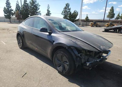 2026 Tesla Model Y, daño Frontal, Copart lote 70713996, foto 15 de 16