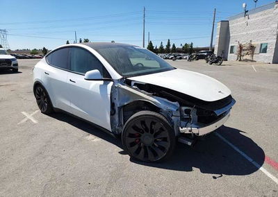 2022 Tesla Model Y, daño Frontal, Copart lote 67380416, foto 15 de 16