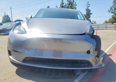 2025 Tesla Model Y, daño Frontal, Copart lote 69766886, foto 5 de 14