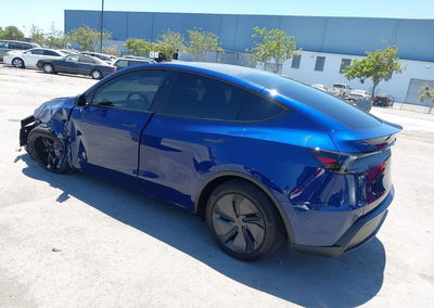 2026 Tesla Model Y Premium Rear-wheel Drive/rear-wheel Drive, daño Frontal izquierdo, Iaai lote 45640795, foto 3 de 16