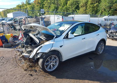 2023 Tesla Model Y, daño Frontal, Iaai lote 46225854, foto 2 de 15