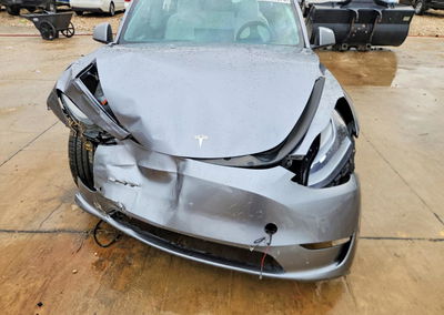 2024 Tesla Model Y, daño Frontal, Copart lote 69462076, foto 11 de 14